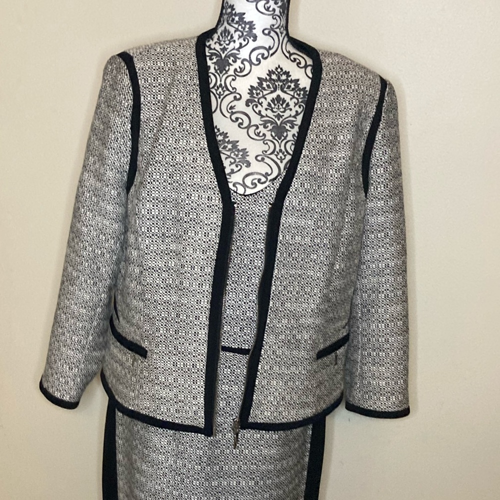 WHBM - Two Piece Dress Suit Contrast Tweed Jacket perfect for fall and winter!